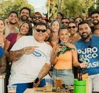 GRUPO MENOS É MAIS E SIMONE MENDES